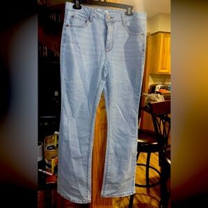 Women’s No Boundaries Jeans